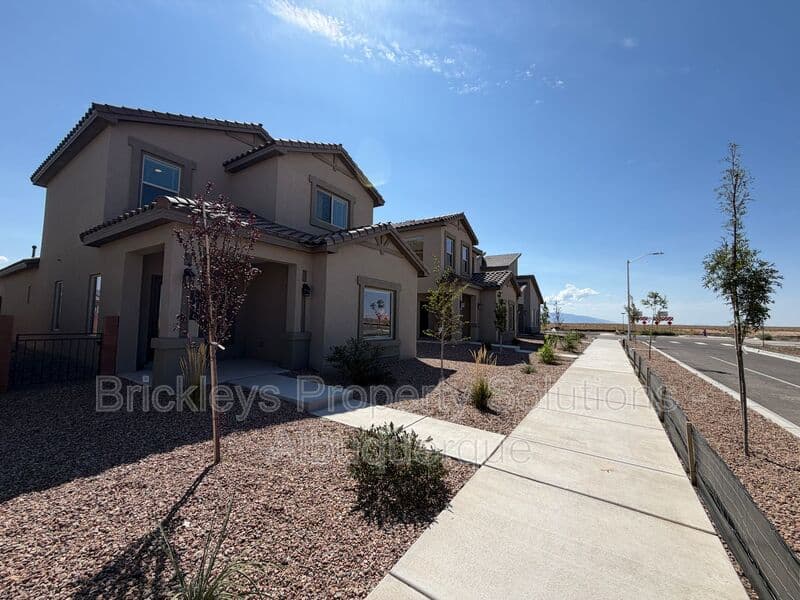 Albuquerque House: 6118 Chicago Dr SE