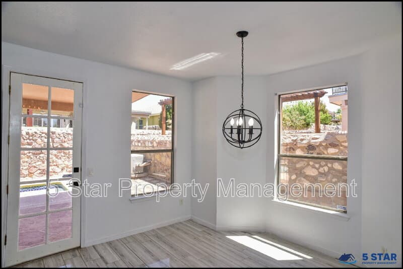 El Paso House: 7959 Morning Dawn Avenue !!
