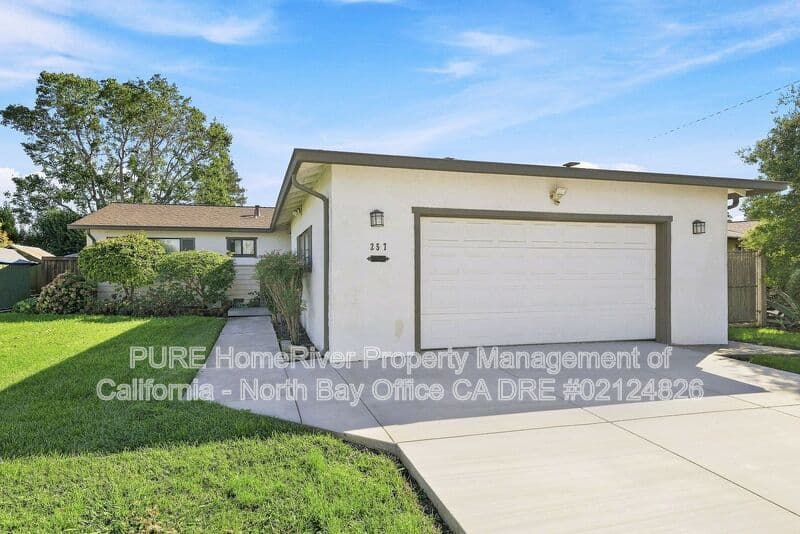 Rohnert Park House: 257 Allan Avenue