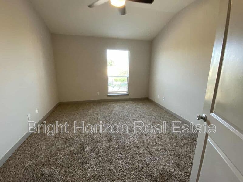 Hurst Condo: 3601 Valley Vista Drive