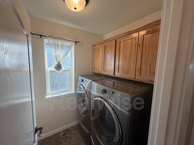 Grants Pass House: 1575 SW Yucca Dr