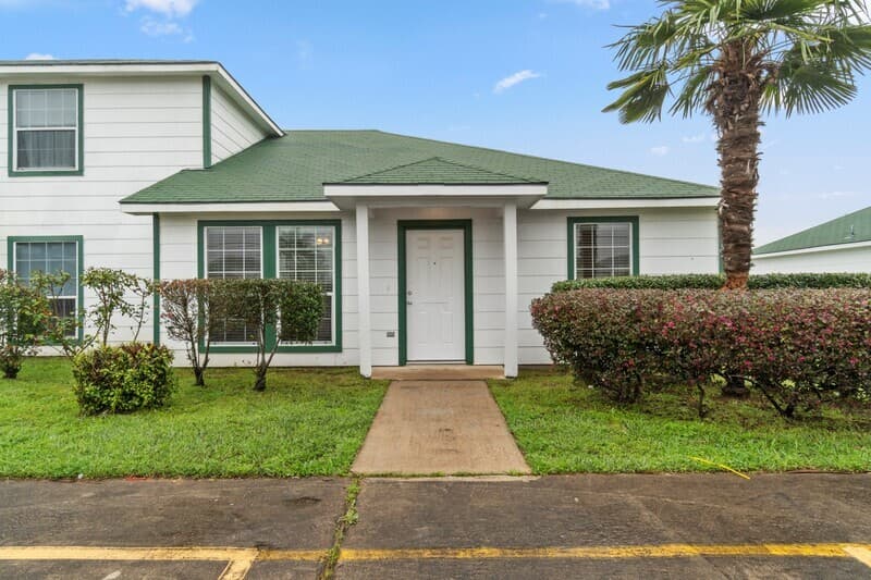 Dickinson Townhome: 2113 Roatan Calle