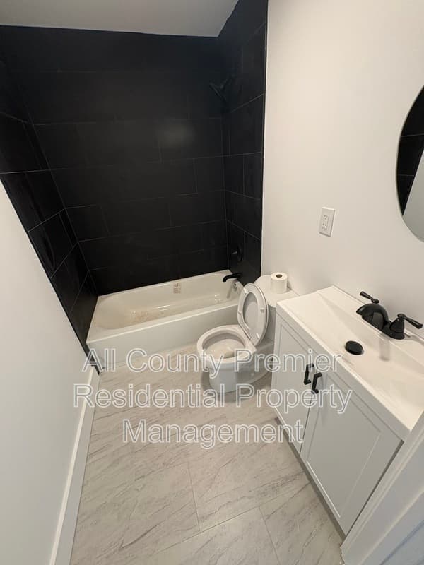 Camden House: 118 Vine Street