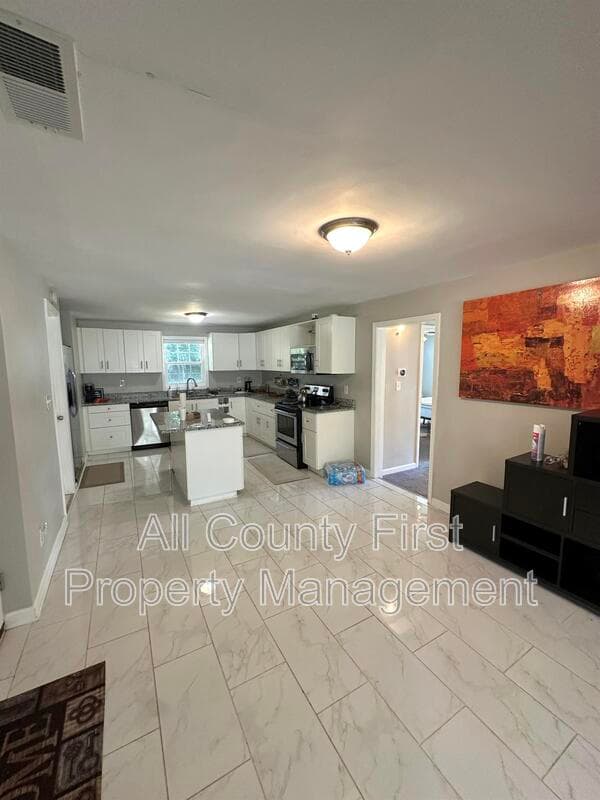 Decatur House: 1384 Peachcrest Rd,