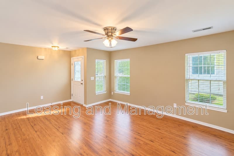 North Charleston House: 8811 Kellum Drive