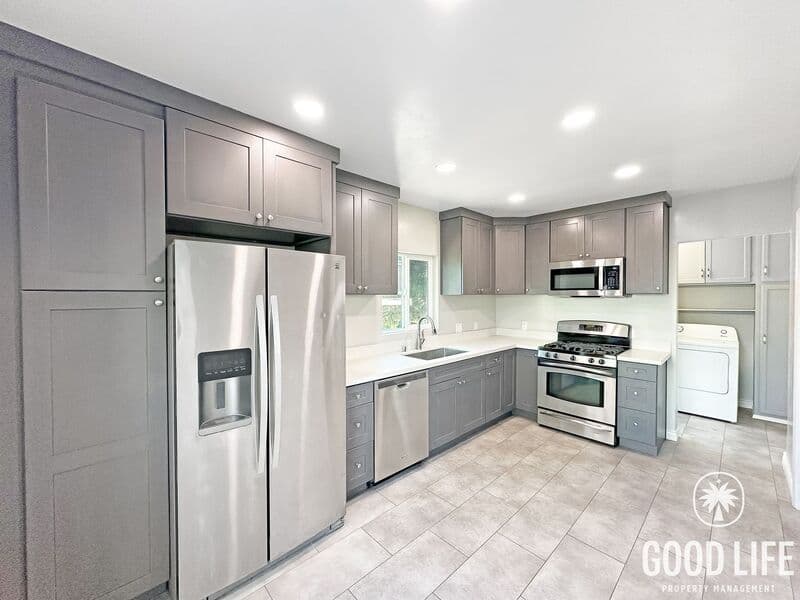 San Diego House: 4911 College Ave