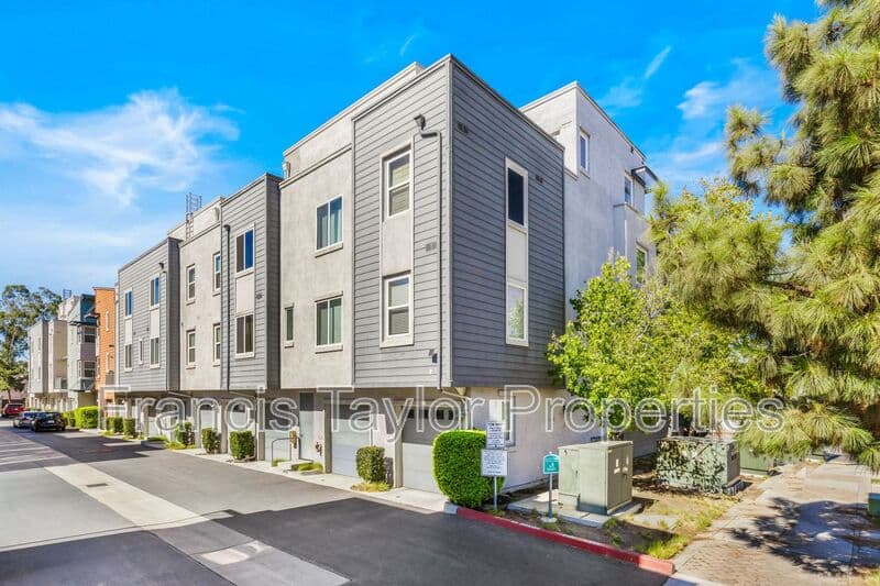 Escondido Condo: 405 W 2nd Avenue