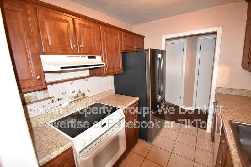 Fayetteville House: 957 Kennesaw Dr