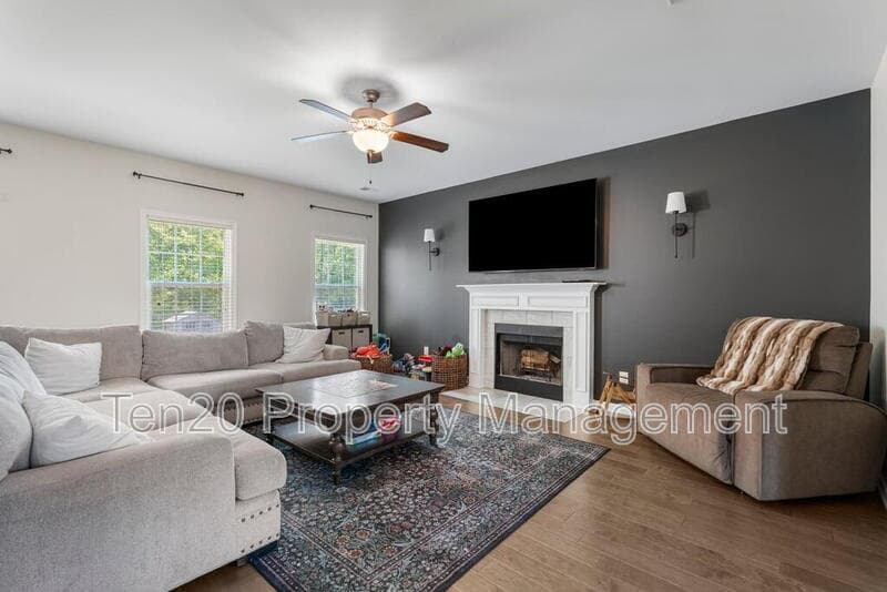 Fortson House: 121 Hart Preserve Drive