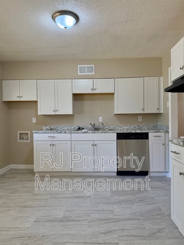 Memphis House: 3307 Frayser View Dr