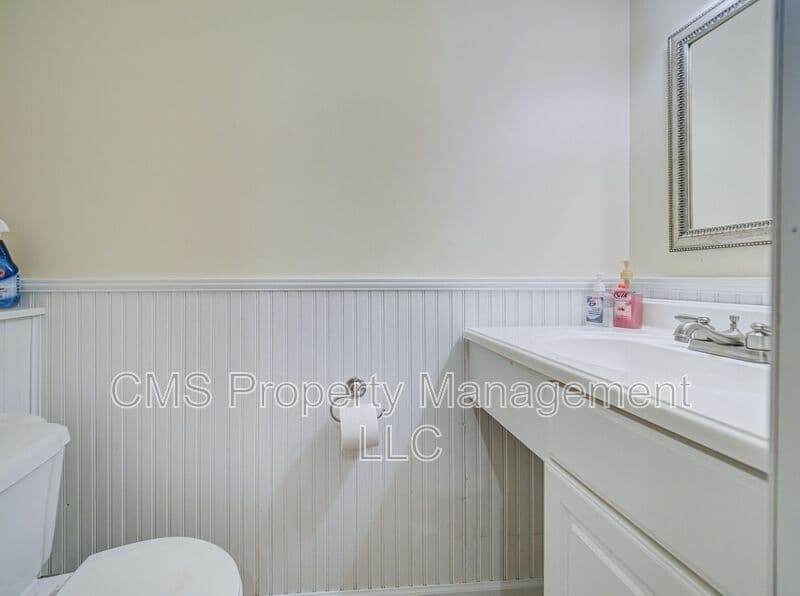 Bloomingdale House: 128 Reeve Ave