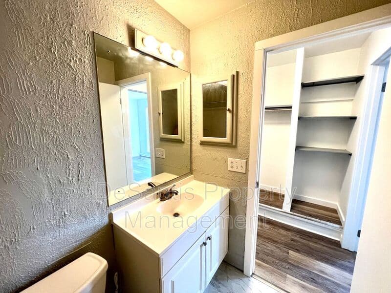 Moon Twp Condo: 800 College Park Drive