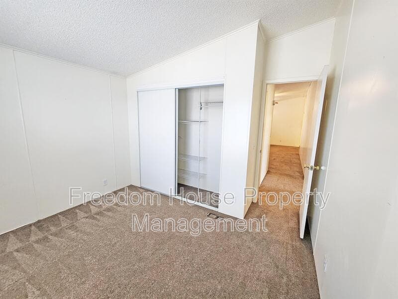 Pahrump House: 1441 West Betty Avenue