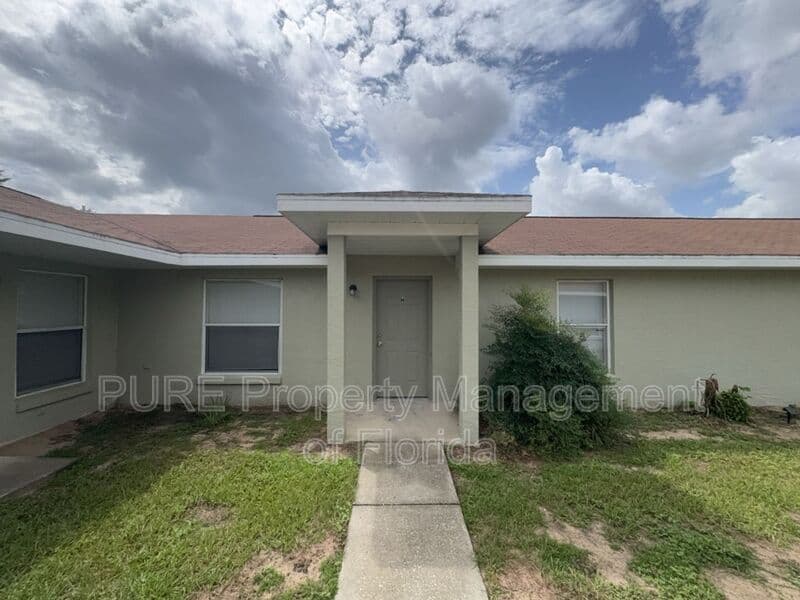 Ocala House: 7455 Midway Terrace