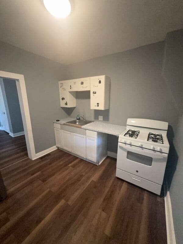 Scranton Townhome: 1404-1412 Sanderson Ave