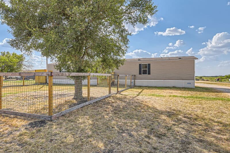 Dale House: 517 Crossroads Drive
