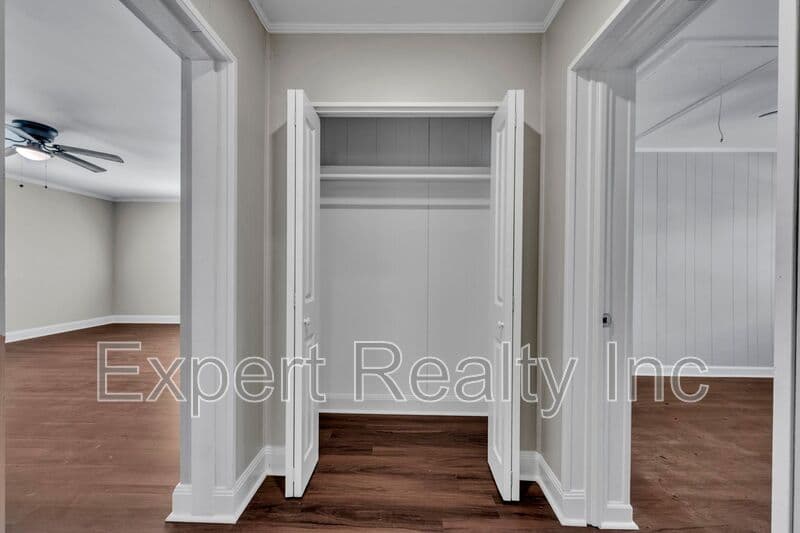 Birmingham House: 7420 Sparta Ave