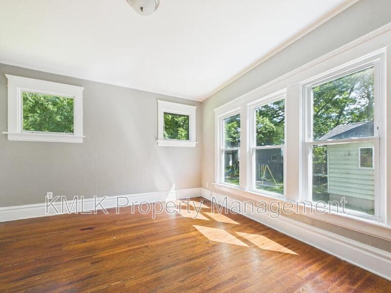 Akron House: 701 Kling St