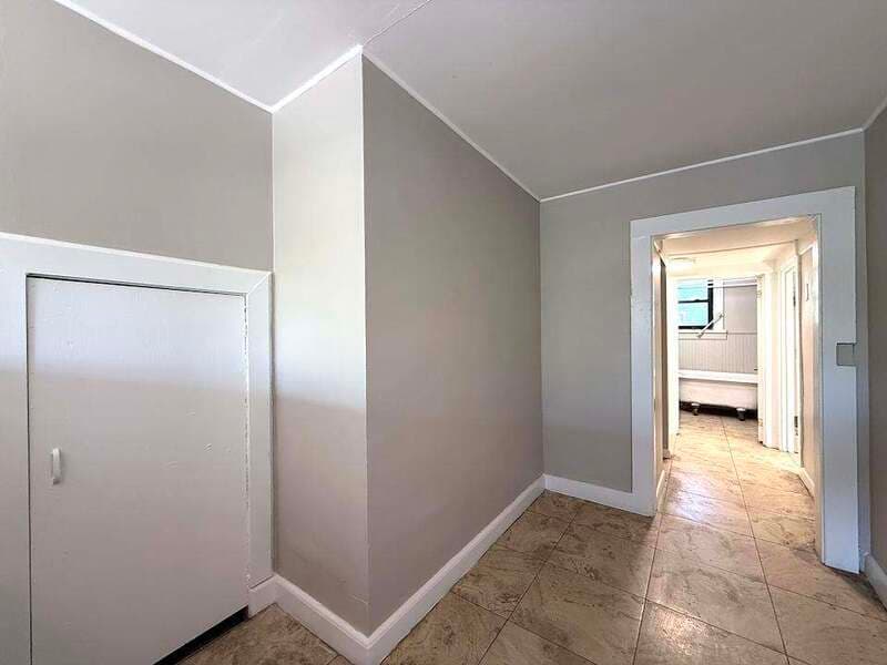St. Petersburg House: 975 13th Avenue South