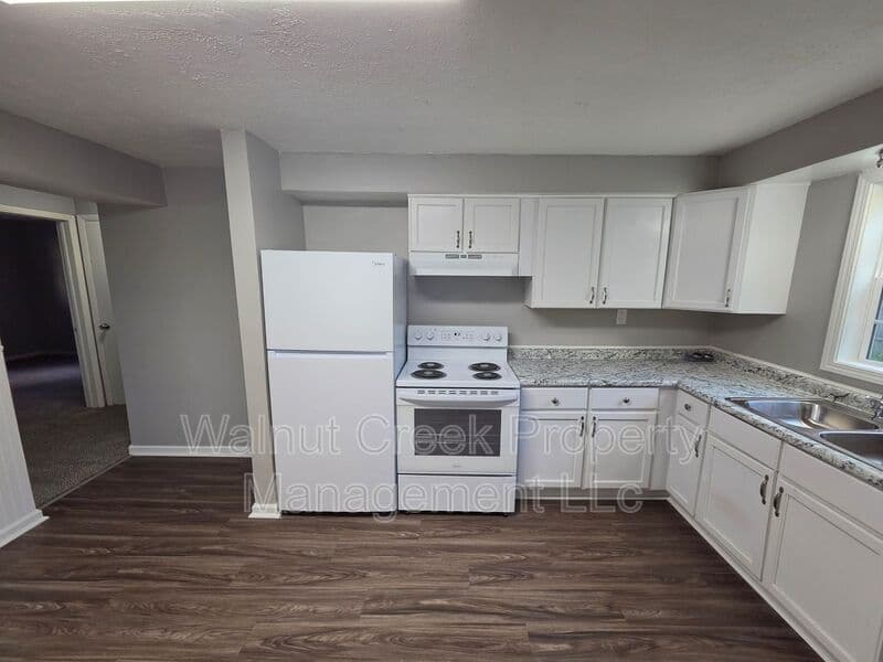 Elyria Condo: 41547 Elmwood St