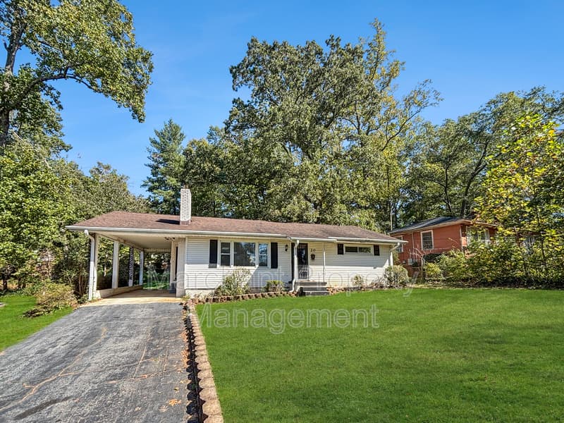 Greenville House: 20 Penrose Avenue