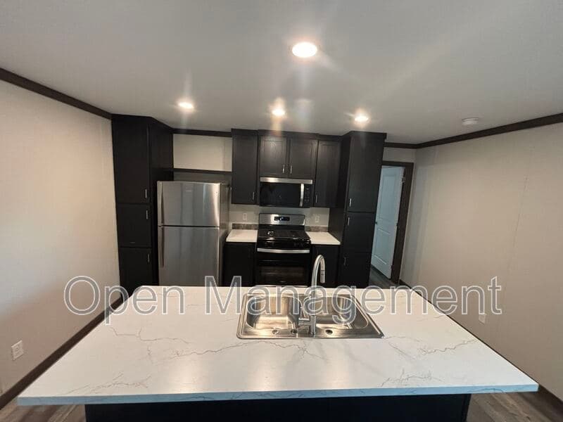 Bismarck House: 725 S 12th St