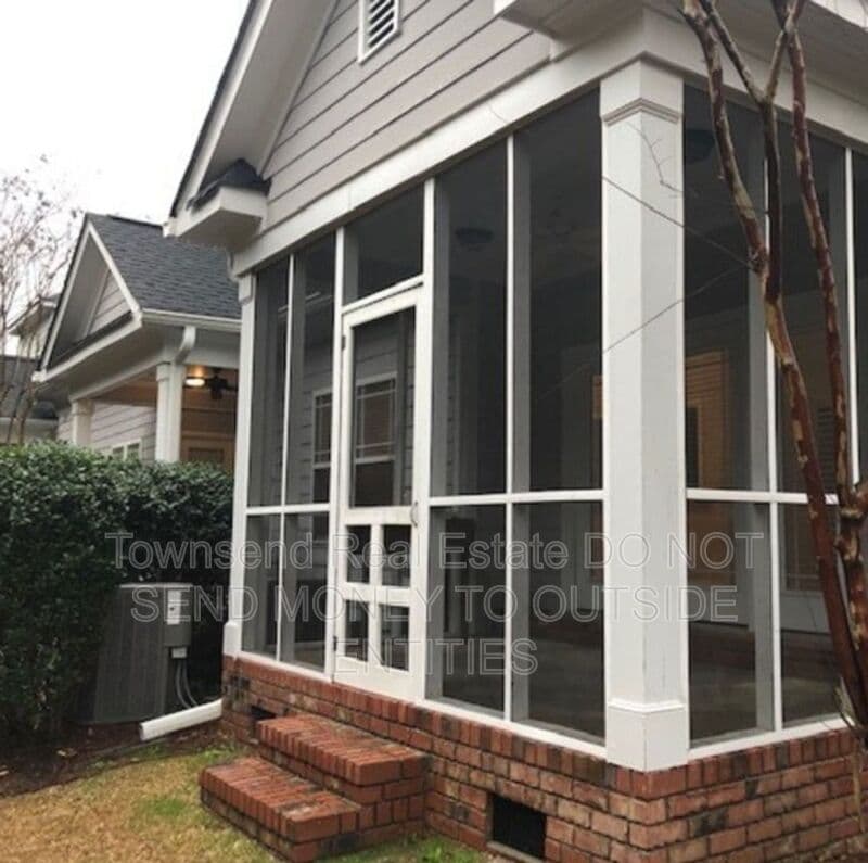 Fayetteville House: 934 Westland Ridge Rd.