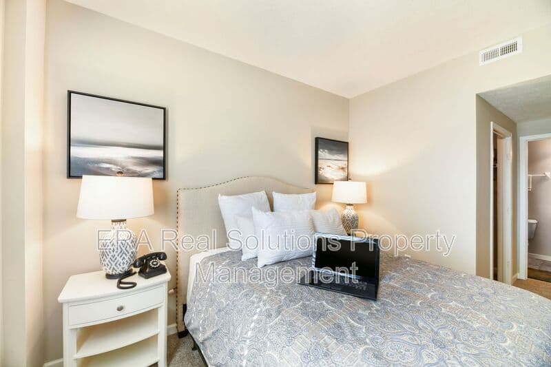Columbus Condo: 1581-208 Gilmore Park Ave