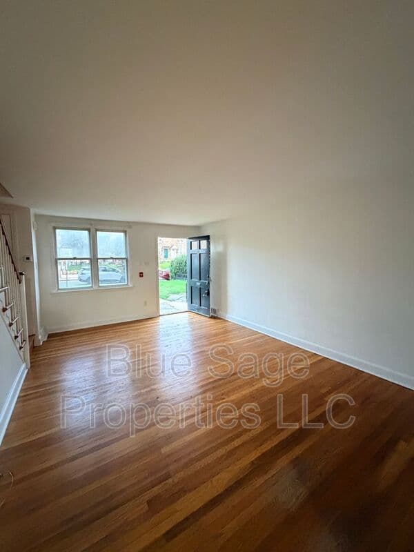 Glenolden Townhome: 314 Spruce St