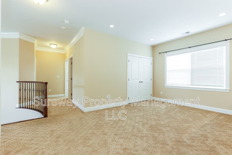 Monroe Township House: 17 Greylynne Drive
