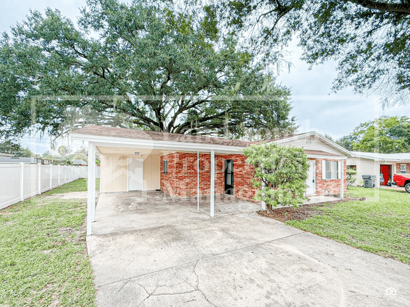 Lakeland House: 3519 Colleen Drive