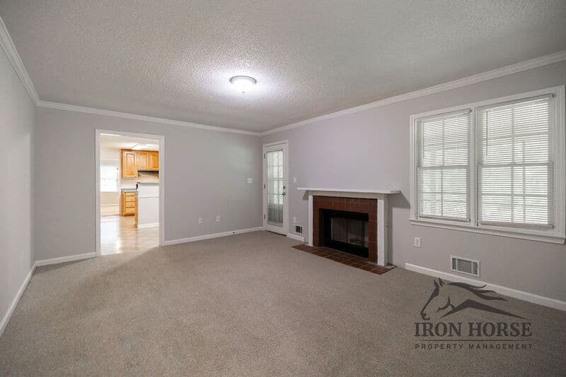 Athens House: 8671 Macon Hwy