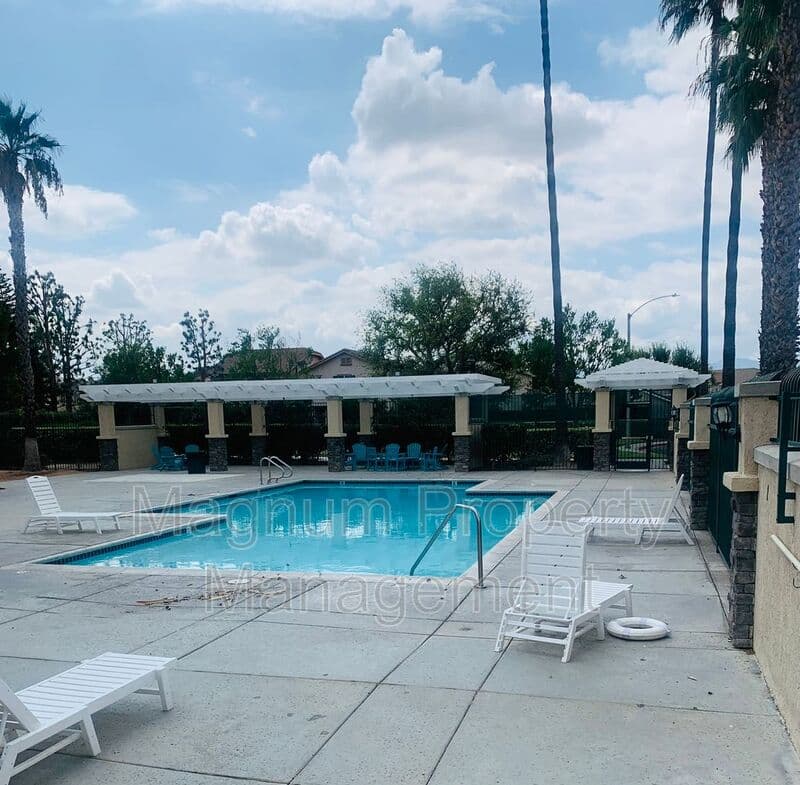 Riverside House: 11324 Riverleaf Dr