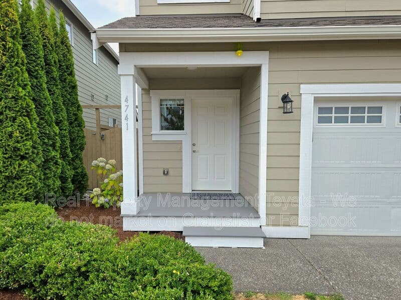 Bellingham House: 4741 Parker St