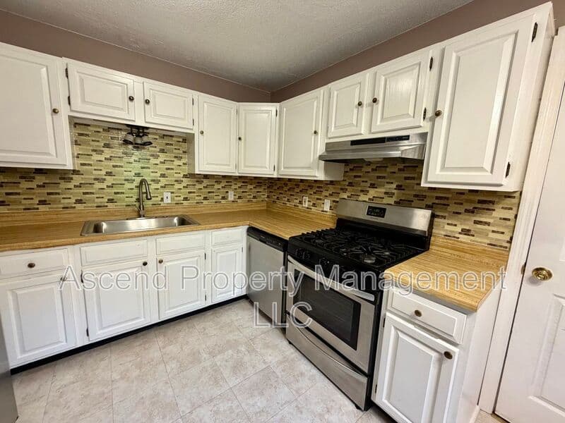 Ooltewah House: 5428 Country Village Dr