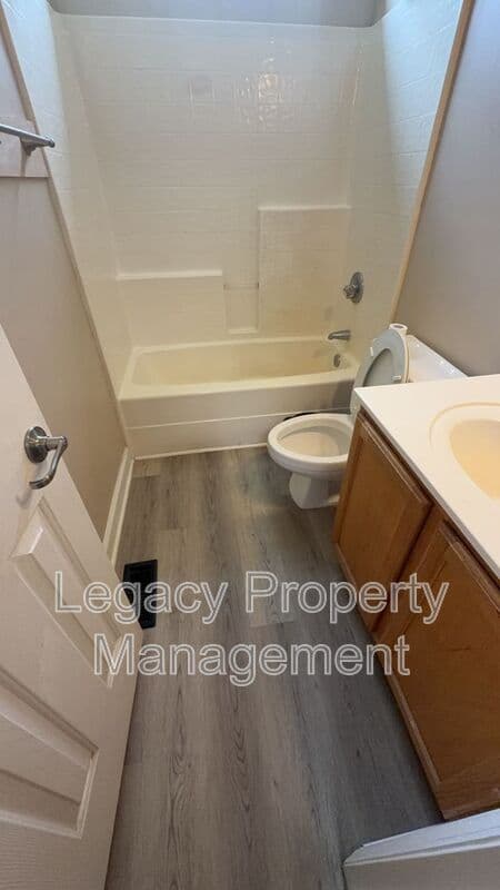 Raleigh House: 4509 Wolf Trap Rd