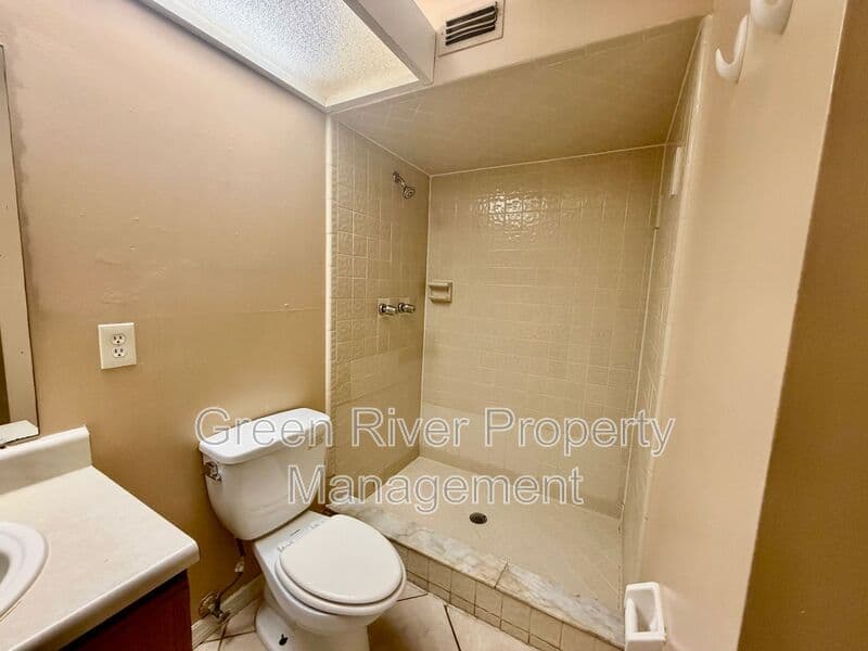 Jacksonville House: 5142 Ricker Road