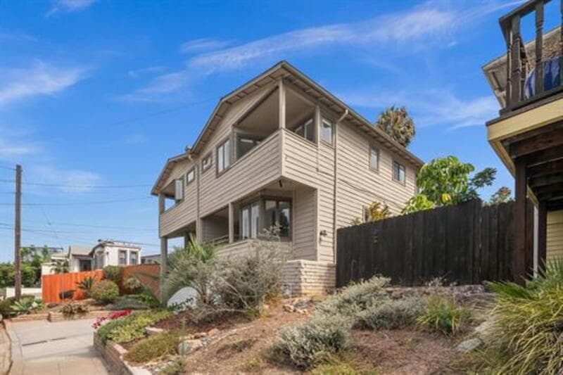 San Diego Townhome: 3711 Columbia Street