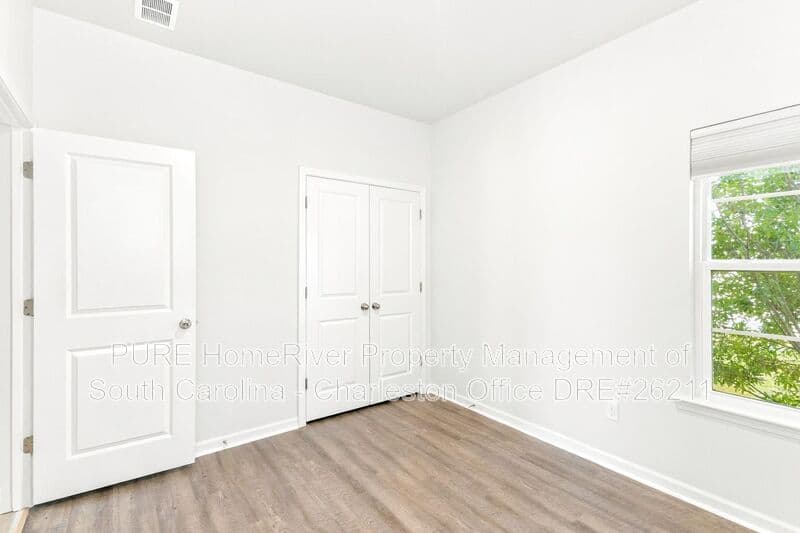 Goose Creek House: 105 Sequoia Ln