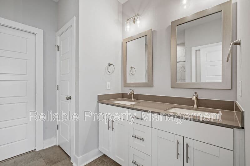 Clayton Townhome: 18 S Laird Ave