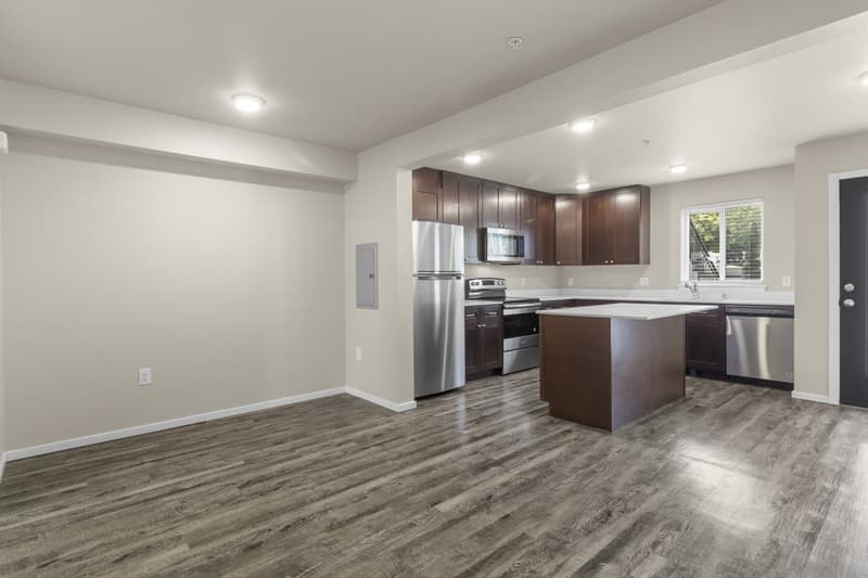 Tacoma Condo: Allenmore Brownstones 2335 State Street - 101