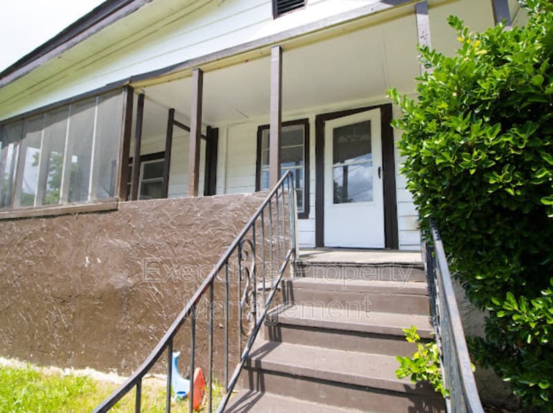 Birmingham House: 4418 43rd Street