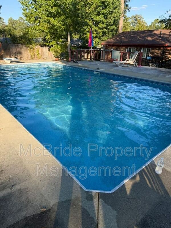 Augusta House: 2325 Cadden Road