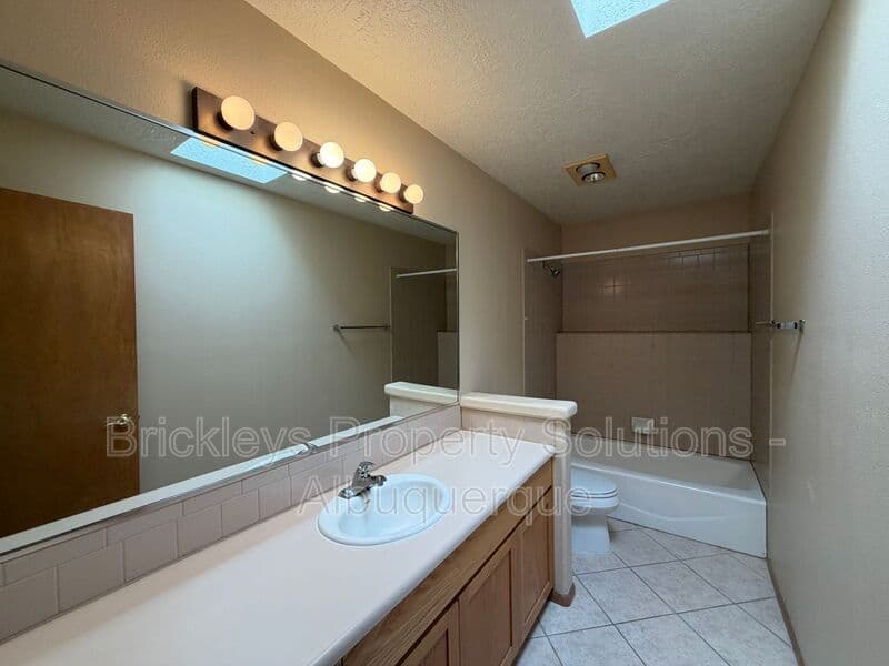 Albuquerque House: 12606 Colony Pl NE