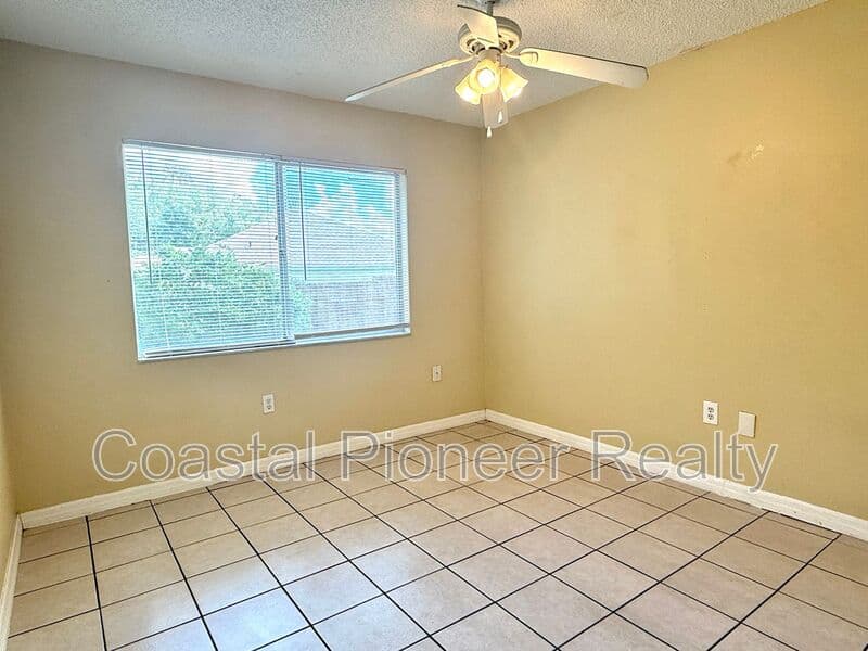 Spring Hill House: 6063 Shingler Ave