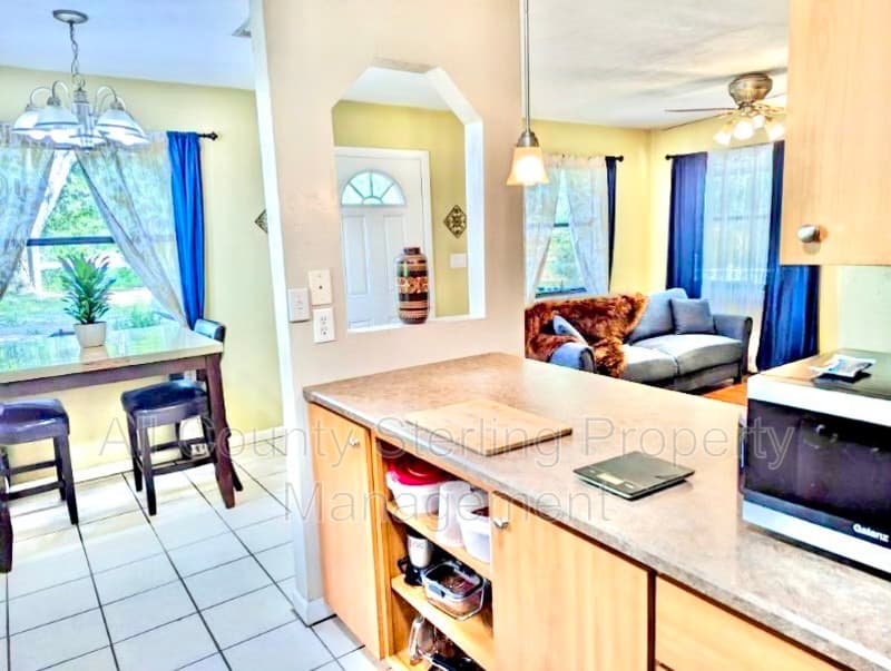 Archer House: 14556 SW State Road 45
