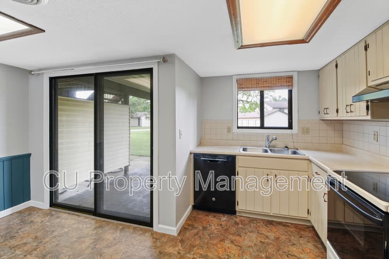 Urbana Condo: 1203 Dean Drive