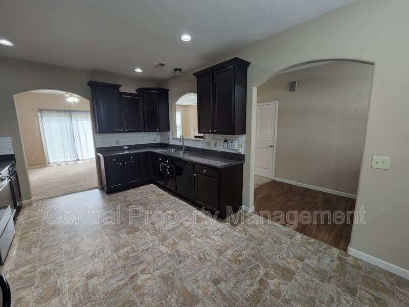 Taylors House: 1 Redwolf Lane