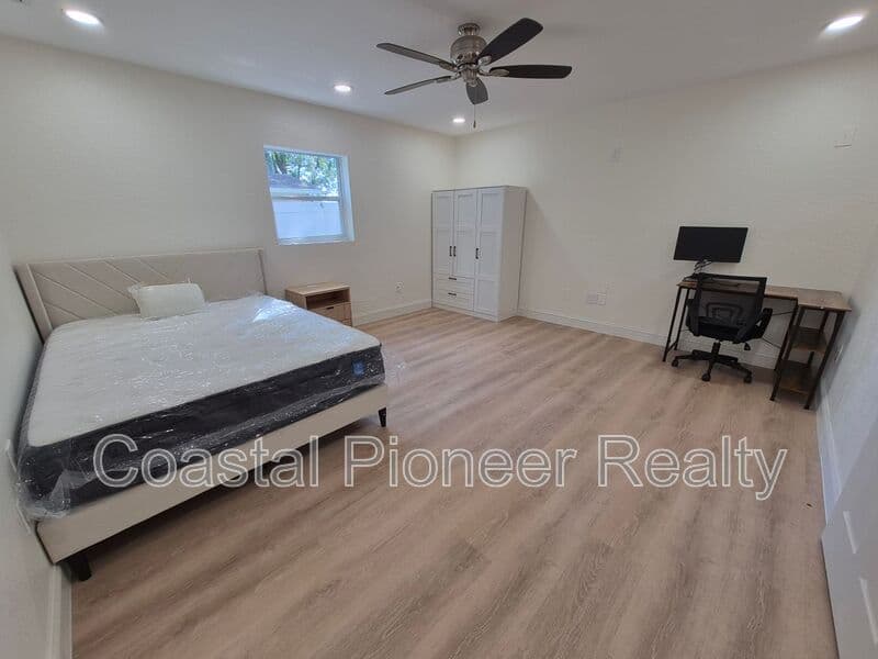 Spring Hill House: 4447 Keyes Ave
