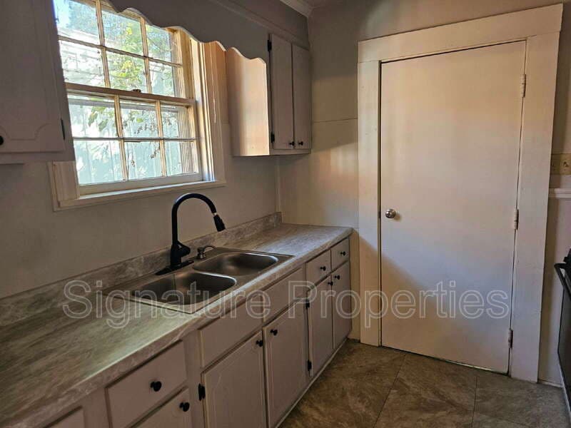 Richmond Condo: 903 Lake Rd